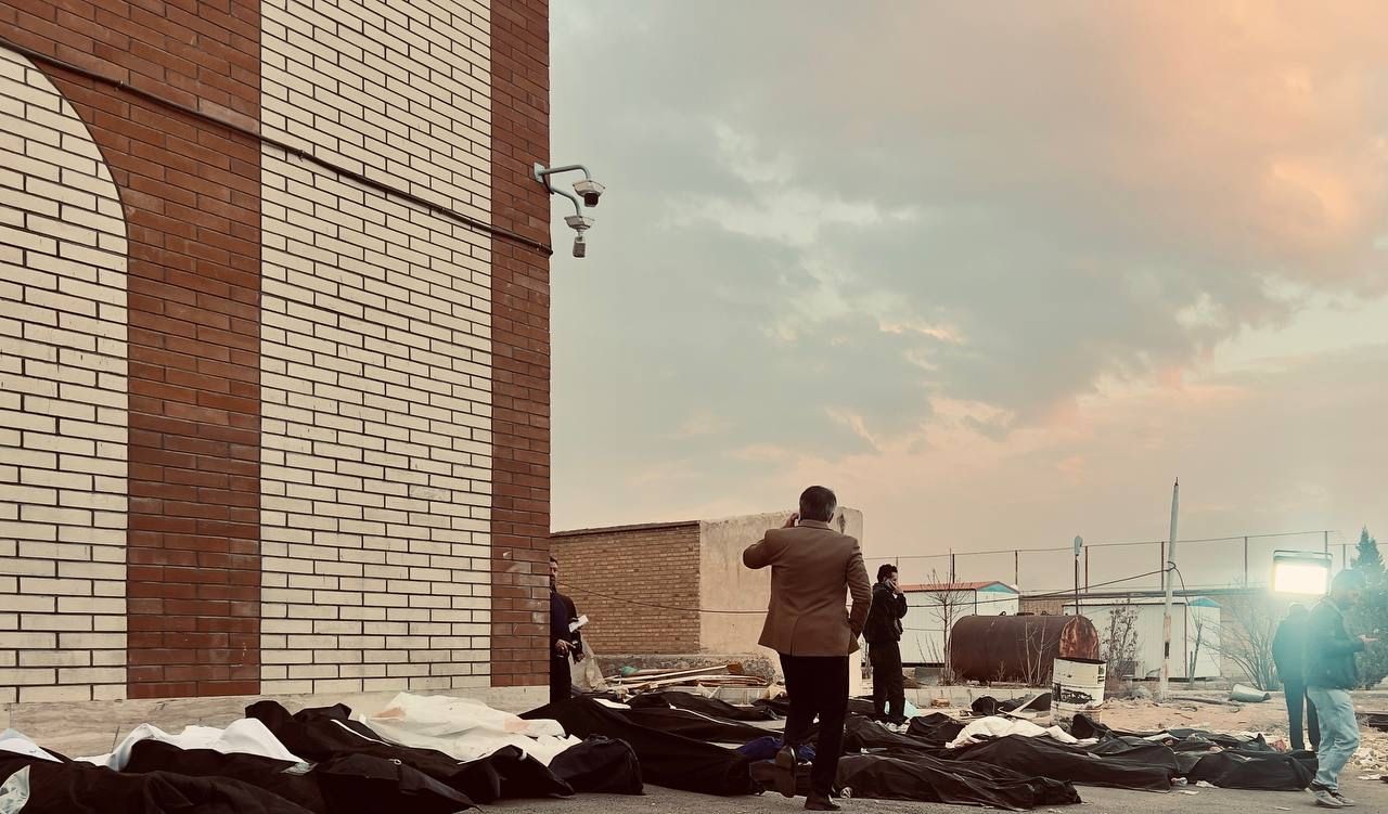 پیام مخاطب: کادر درمان مشهد برای رسیدگی به مجروحان شماره‌هایشان را استوری کرده بودند