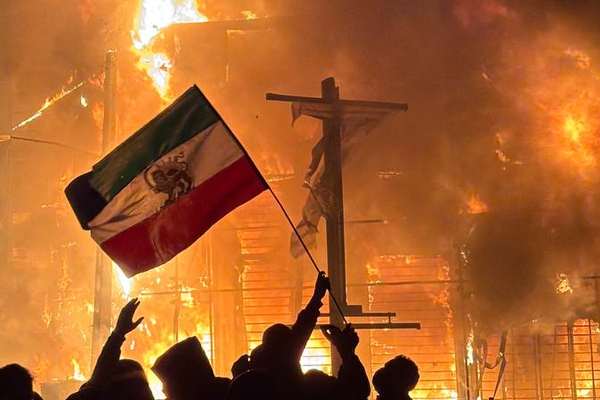 تقارير استخباراتية تحذّر من "انفجار شعبي جديد".. اجتماع طارئ لمجلس الأمن القومي الإيراني