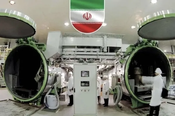آکسیوس: توافق احتمالی تهران و واشینگتن شامل مذاکره درباره کنار گذاشتن ذخایر اورانیوم است