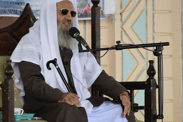 زعيم أهل السنة في إيران: مشاكل البلاد سببها "المذهبية" وعدم الالتزام بقيم "الجمهورية"