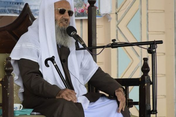 زعيم أهل السنة في إيران: مشاكل البلاد سببها "المذهبية" وعدم الالتزام بقيم "الجمهورية"