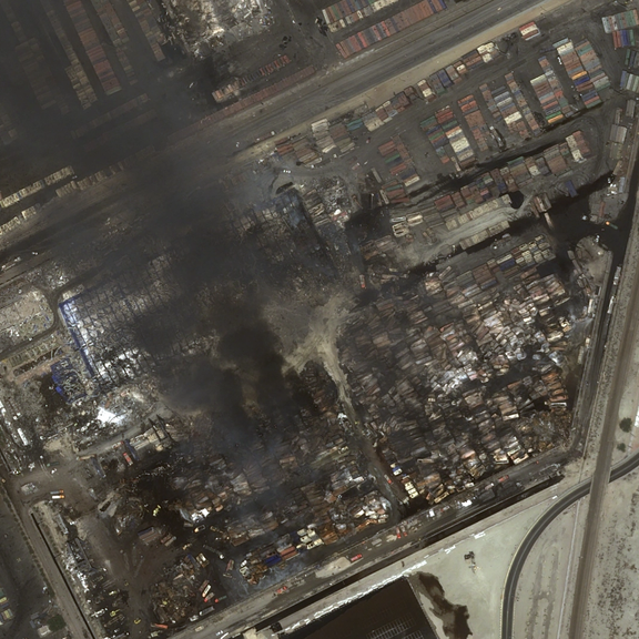 تصاویر جدید ماهوارهای، از یک گودال عظیم و شدت تخریب انفجار در بندر رجایی پرده برداشت