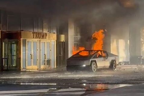 در انفجار سایبرتراک تسلا در مقابل هتل ترامپ در لاس وگاس یک نفر کشته و ۷ نفر زخمی شدند