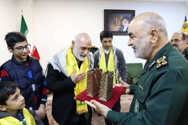 بسبب تصاعد الاستياء الشعبي.. طهران تنفي تقديم مساعدات لحزب الله من "أموال الضرائب"