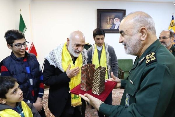 بسبب تصاعد الاستياء الشعبي.. طهران تنفي تقديم مساعدات لحزب الله من "أموال الضرائب"