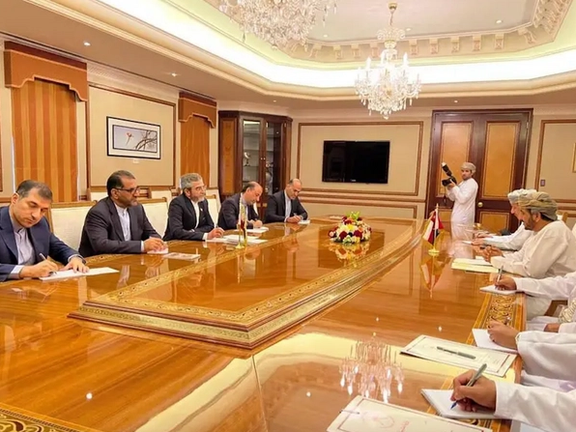 امواج مدیا: آمریکا از مذاکره با ایران که قرار بود این ماه در عمان برگزار شود منصرف شده