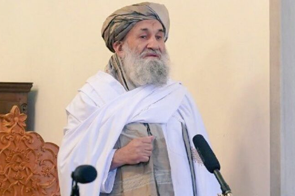 نائب رئيس وزراء طالبان يحذر طهران من سوء معاملة المهاجرين الأفغان