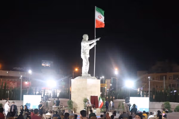 خاص:قتل المتظاهرين لحماية تمثال قاسم سليماني في "كرمان" بإيران