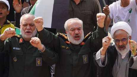 نائب قائد الحرس الثوري: على المواطنين انتظار الرد الإيراني على إسرائيل