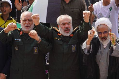 علی فدوی، جانشین فرمانده کل سپاه: مردم منتظر پاسخ به اسرائیل باشند