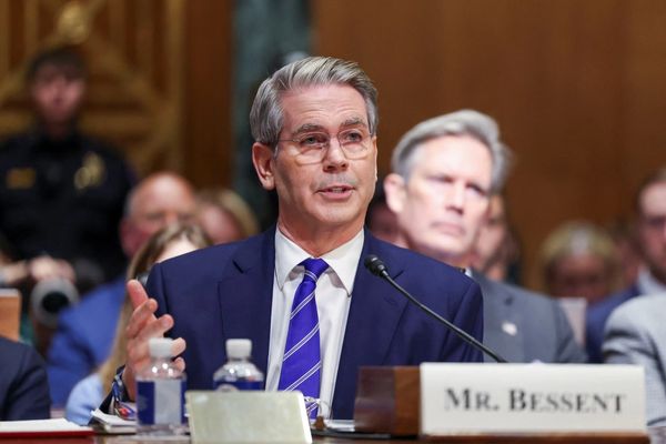 واشنطن: نعمل على منع إيران من الوصول إلى النظام المالي العالمي