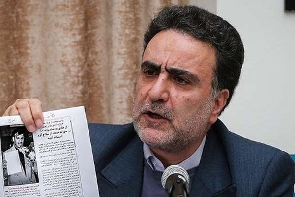 Iranian Security Arrests Leading Reformist Critic, Film Directors