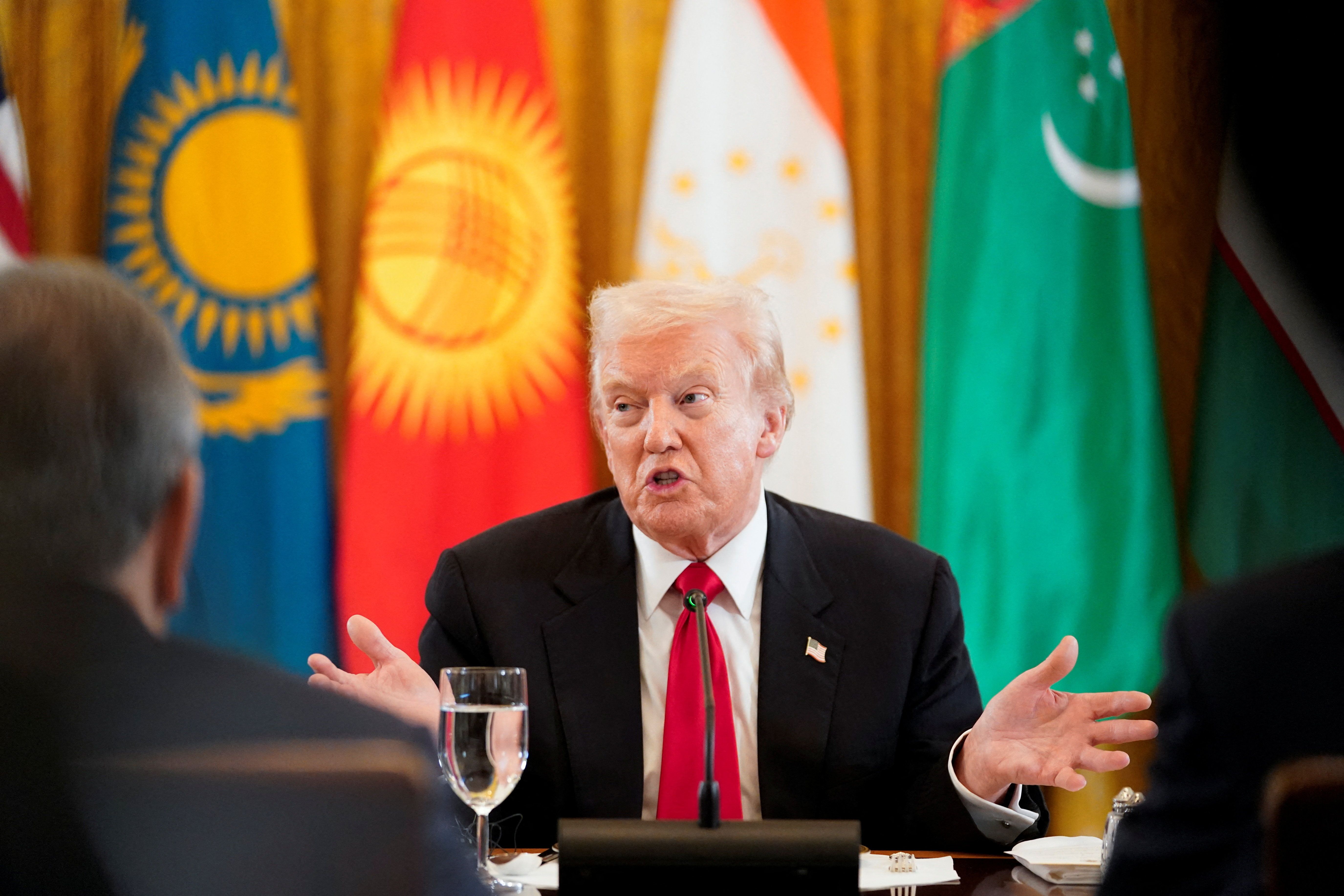 ترامپ: جمهوری اسلامی از کاخ سفید می‌پرسد که آیا امکان لغو تحریم‌ها وجود دارد یا نه