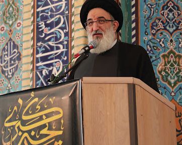 The representative of the Iranian guide: Women are walking with dogs in the streets instead of becoming mothers