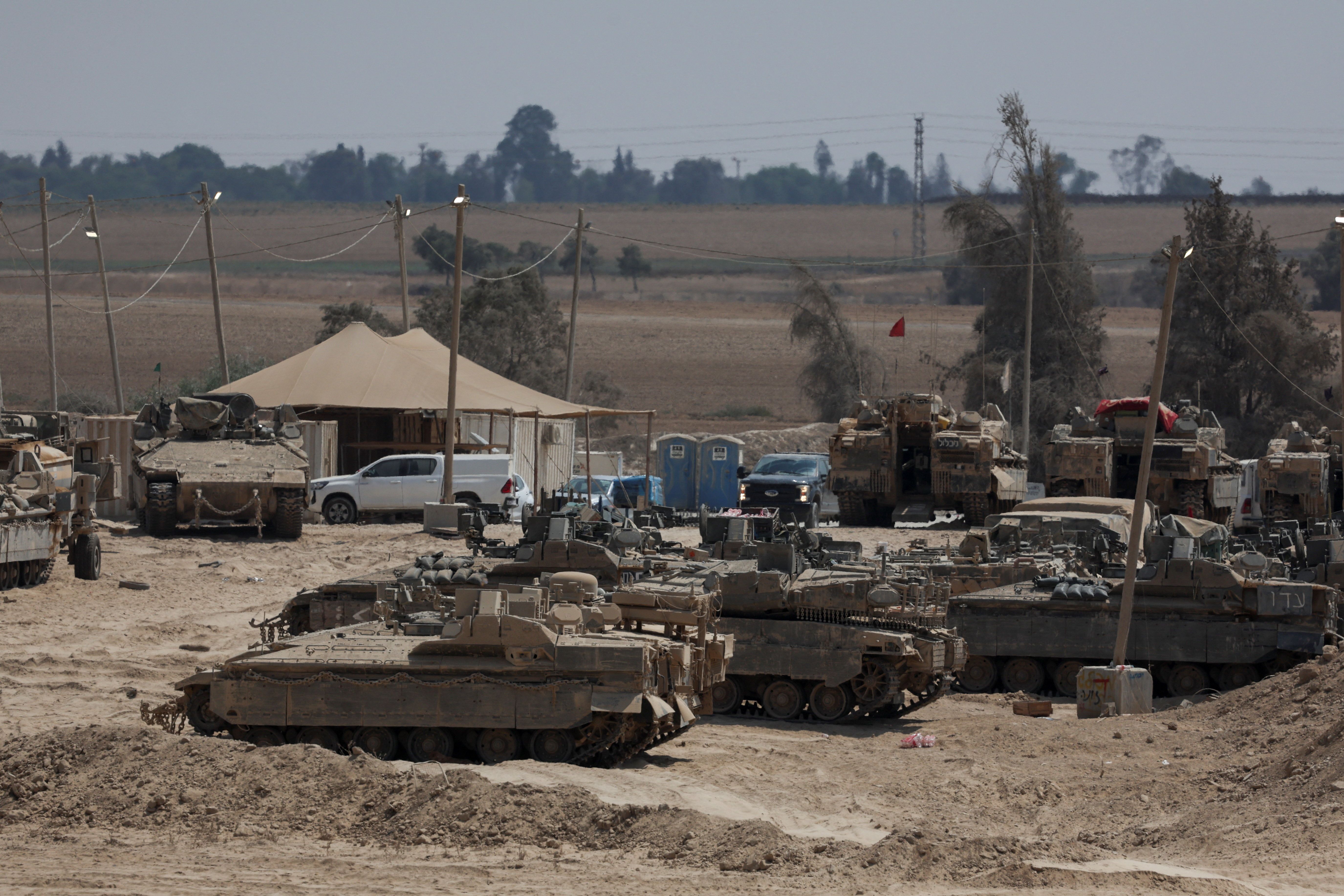 خودروهای نظامی ارتش اسرائیل در نزدیکی مرز نوار غزه، ۱۹ مرداد