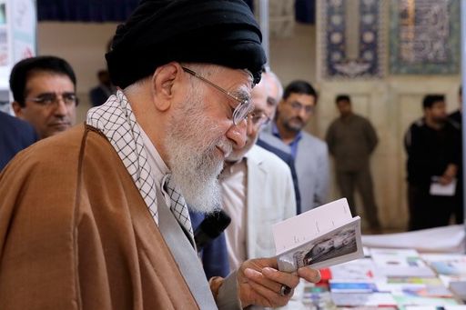 رییس کتابخانه ملی: خامنهای هرگز جلوی انتشار هیچ کتابی به غیر از سلمان رشدی را نگرفته