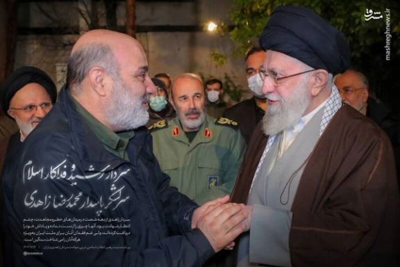 عکسی از سالهای اخیر زاهدی در کنار خامنهای که در رسانههای حکومتی منتشر شده است