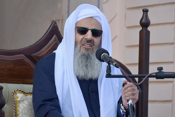 منتقدًا سياسات النظام.. خطيب أهل السُّنّة: رئيس الجمهورية في إيران لا يستطيع فعل شيء