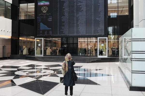 Tehran Stock Exchange Ailing Again After Investors Flee In Droves