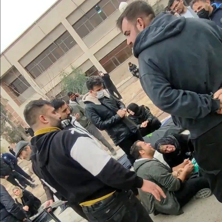 صحافي بالتلفزيون الحكومي الإيراني: الطبّ الشرعي فوجئ بعدد قتلى الاحتجاجات 