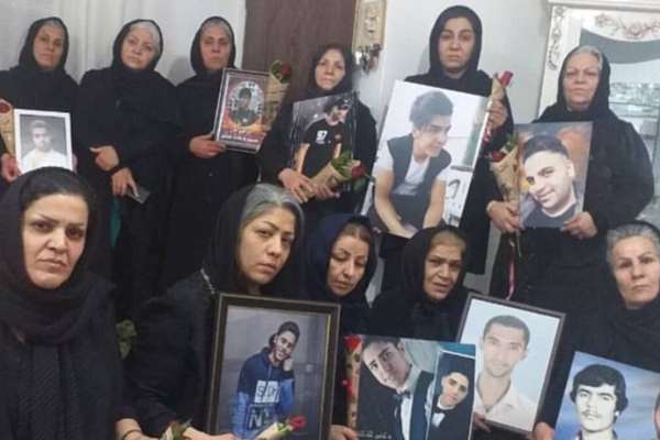 أمهات ضحايا الاحتجاجات في إيران يطلقن حملة للمطالبة بـ"إسقاط الديكتاتورية الظالمة"