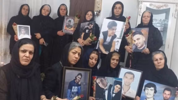 مادران دادخواه با کارزار «من هم مادر کسی هستم» یاد فرزندانشان را گرامی داشتند