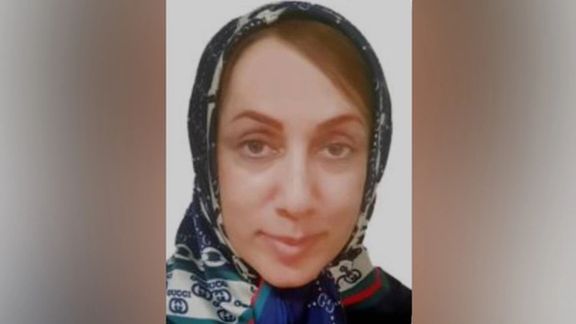 بعد اعتقالها بعنف منذ أسبوع.. لا معلومات عن مكان احتجاز الناشطة المدنية فرزانه محمدي بارسا