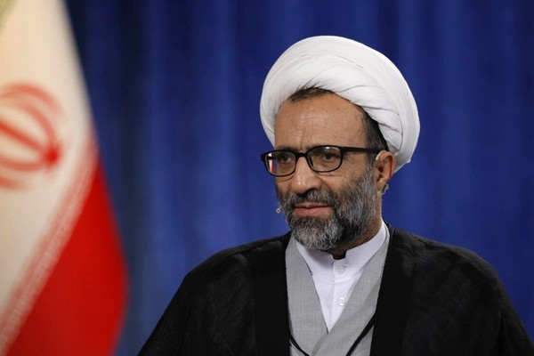 برلماني إيراني: معارضة الحكومة "مشروع قانون مكافحة النفوذ" غير قانونية