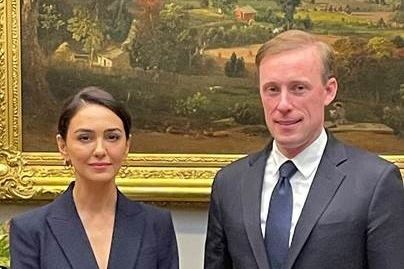 Activist Nazanin Bonyadi with US national security adviser in October 2022