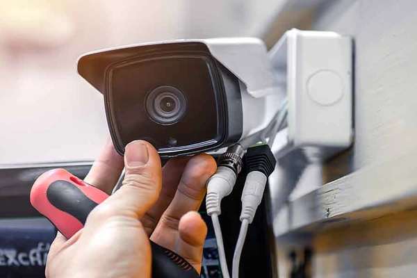 السلطات الإيرانية تربط كاميرات المراقبة الخاصة بخوادم سحابية.. ومخاوف من "زيادة القمع"