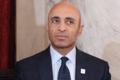 سفیر امارات متحده عربی: آمریکا حوثیها را دوباره در فهرست سازمانهای تروریستی قرار دهد