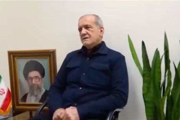 الرئيس الإيراني: أعتذر من الدول المجاورة وتم إبلاغ القوات المسلحة بعدم استهدافها