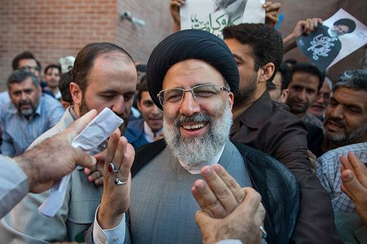 مشاور رئیسی در امور روحانیت: اگر کسی خانهدار میشد، رئیسی از خوشحالی بال درمیآورد