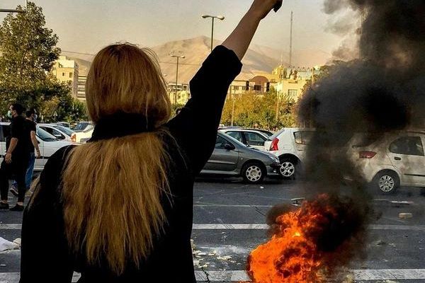 موجة جديدة من العقوبات البريطانية والأوروبية والأميركية ضد إيران.. بسبب قمع الاحتجاجات