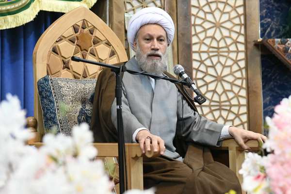 نماینده خامنهای در استان فارس: بیحجابی و بیعفتی حقوق زنان را نقض میکند