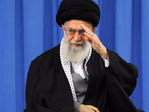 علی خامنهای: در فرانسه پس از انقلاب، سلطنت دوباره بازگشت