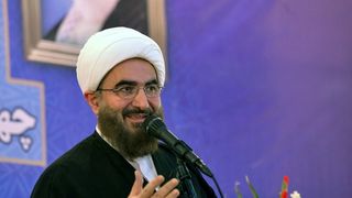 در اقدامی قابل پیش بینی؛ امام جمعه موقت تهران مشکل آب را با نماز باران حل کرد!