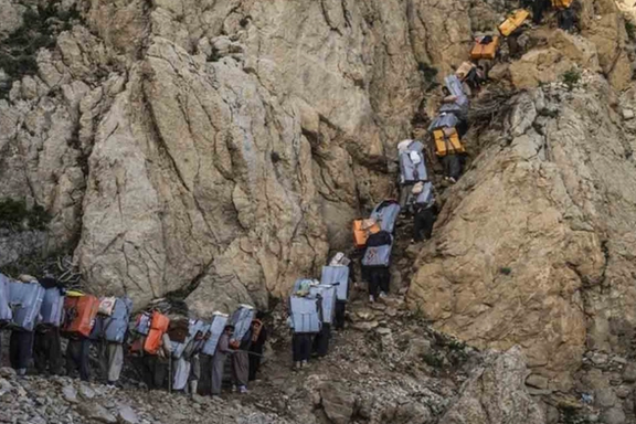 در یک ماه گذشته دستکم ۹ کولبر با شلیک نیروهای مسلح جمهوری اسلامی کشته شدند