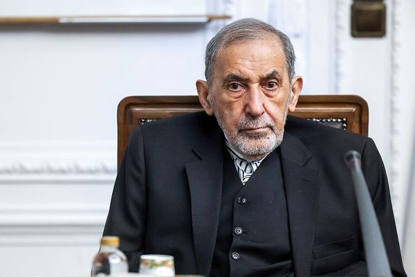 مستشار خامنئي يحذّر الإمارات من التبعية لإسرائيل وأميركا وينتقد حكومة لبنان