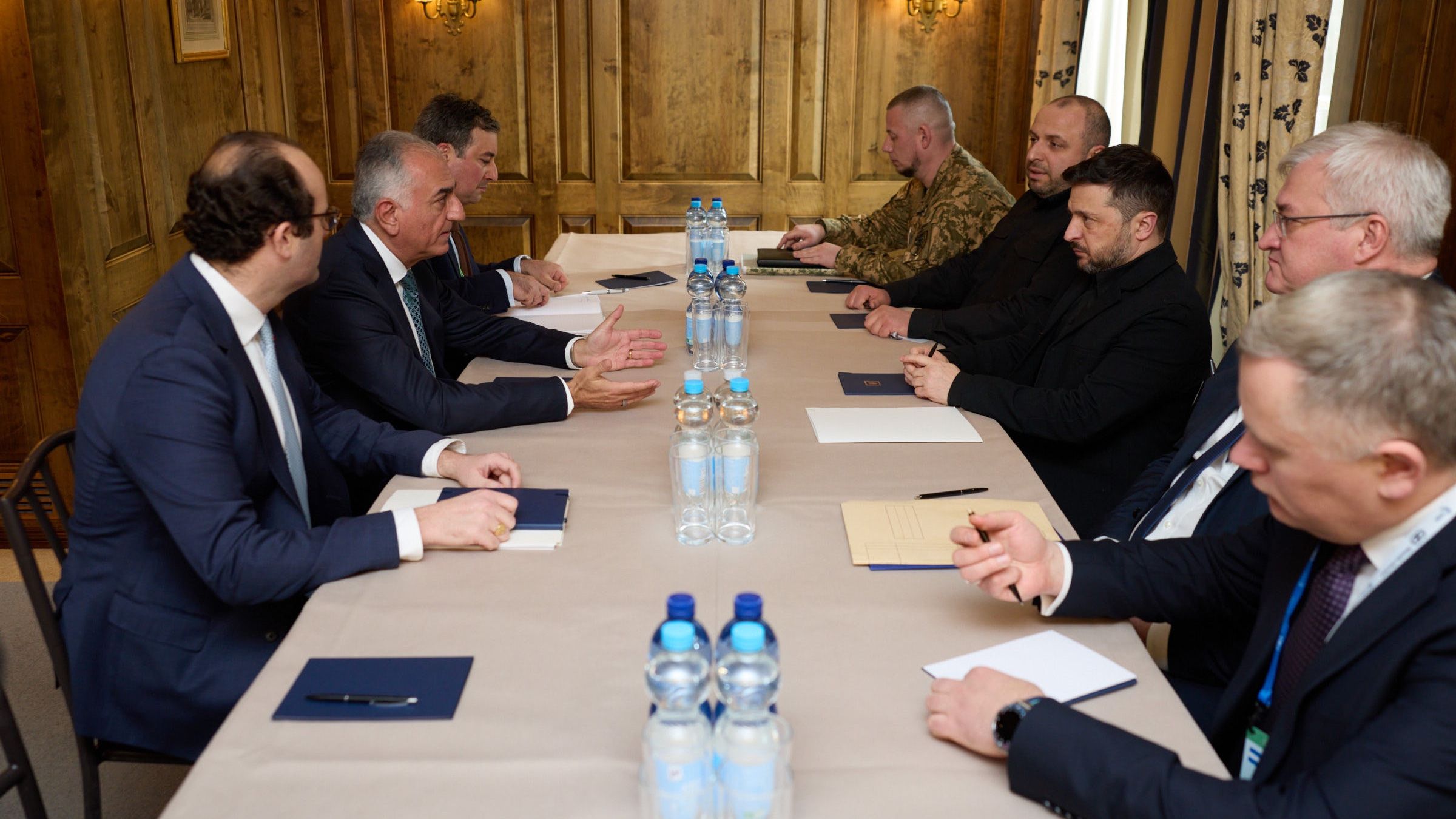 شاهزاده رضا پهلوی و ولودیمیر زلنسکی در حاشیه کنفرانس امنیتی مونیخ دیدار کردند