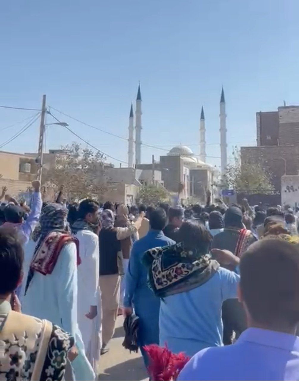 الانتفاضة الشعبية ضد النظام الإيراني تتواصل.. وأهالي زاهدان ينزلون إلى الشوارع