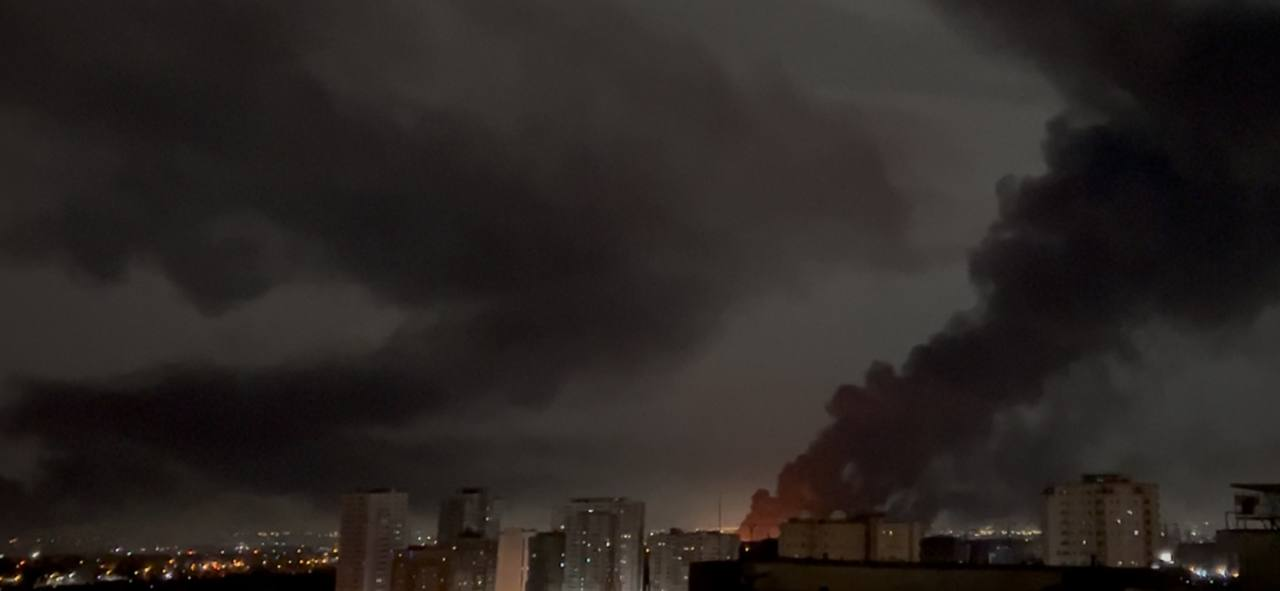 گزارش‌ها از قطع برق در برخی مناطق تهران در پی انفجارهای شدید در پایتخت و کرج در شامگاه پنجشنبه