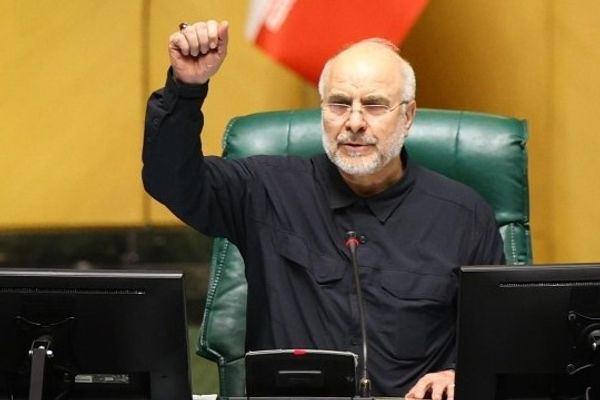 رئيس البرلمان الإيراني: من يكتبون "البيانات الكاذبة" يلعبون في ملعب العدو