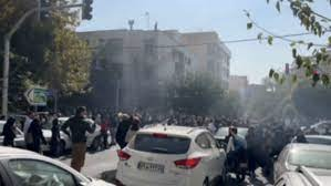 حمله ماموران امنیتی به تجمع پزشکان در تهران و استعفای قائم مقام سازمان نظام پزشکی