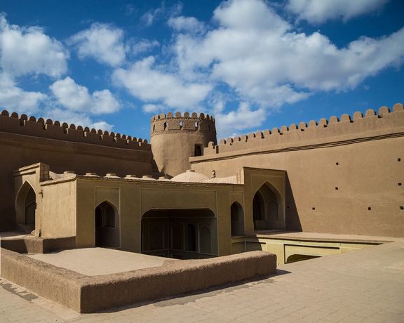 اعتراضها به اقدام دولت رئیسی برای فروش ۱۹ بنای تاریخی ایران