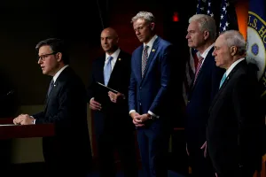 مجلس نمایندگان آمریکا رایگیری درباره اختیارات جنگی ترامپ در قبال ایران را به تعویق انداخت