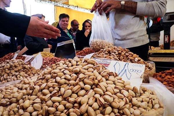 وبسایت دیدهبان ایران: برخی فروشگاهها آجیل را به خاطر گرانی قسطی میفروشند