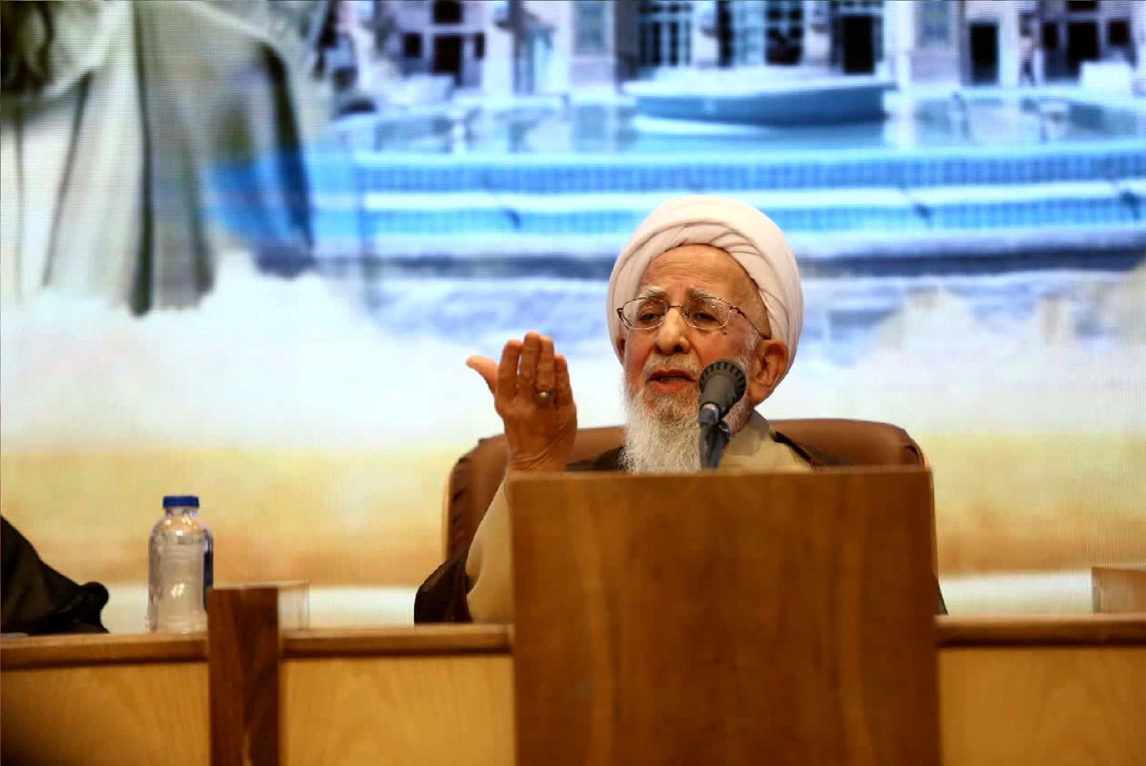 جوادی آملی، مرجع تقلید: مذاکره با مستکبر تمنای محال است، فقط باید جنگید