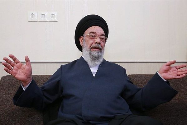 ممثل خامنئي في أصفهان: البعض لا يزالون يعتبرون أميركا "السيد"