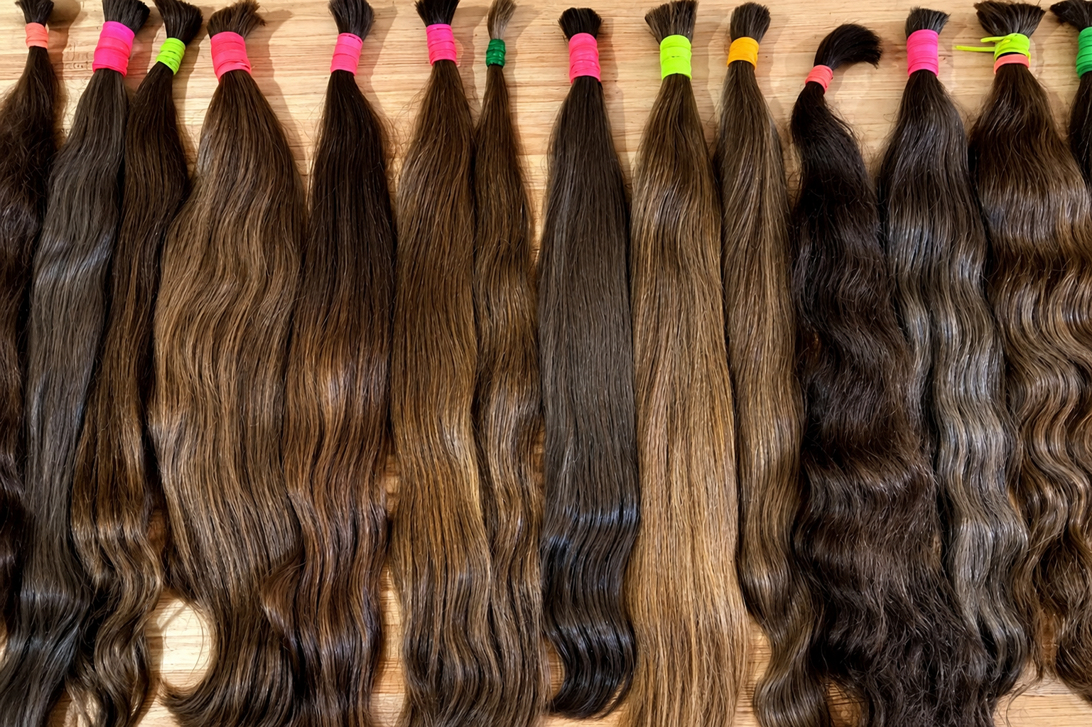 Economic crisis drives Iranians to sell hair, rent laptops